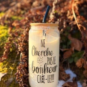 Poupette “Ne cherche pas le bonheur, crée-le” – Verre transparent 500 ml avec paille en verre 2